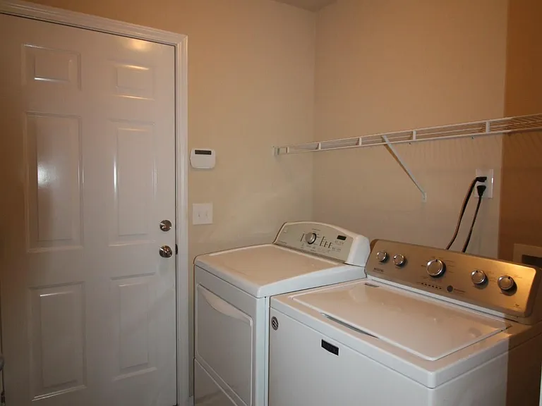 4479 Winona Ln — Photo 9