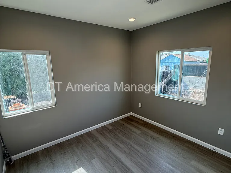 5484 Timothy Dr — Photo 24