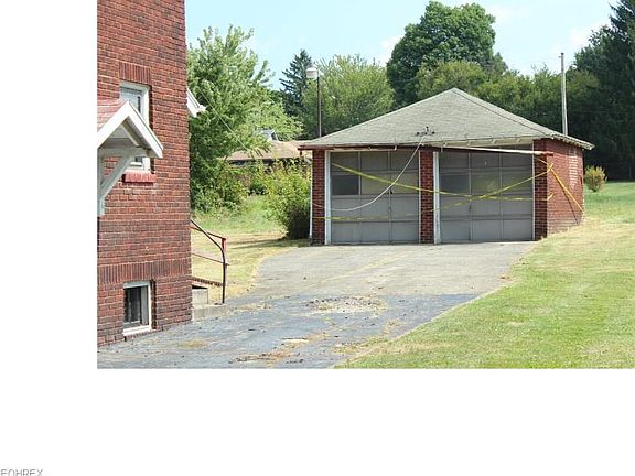4th image of 823 Bennington Ave