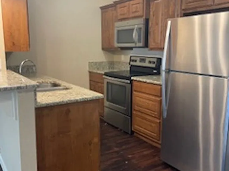 1150 W Frey St — Photo 2