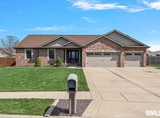 1050 Lost Tree Dr, Sherman, IL 62684