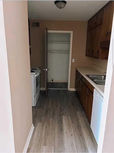 Oak Ridge Apartments — Photo 3