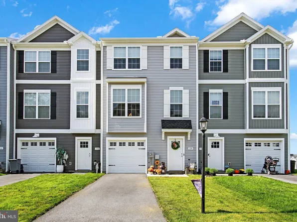 104 Pacer Dr, Hanover, PA 17331