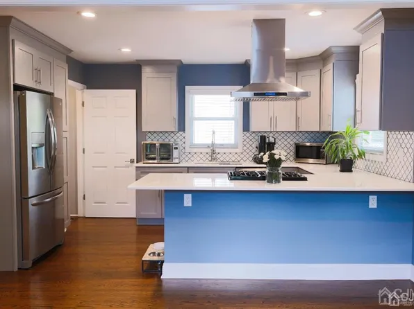 105 W Pine St, Colonia, NJ 07067