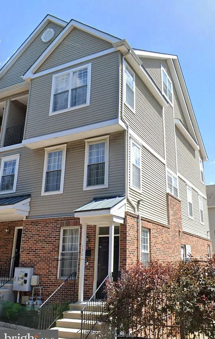 2 bed, 1230 sqft, $2,300 — Photo 1