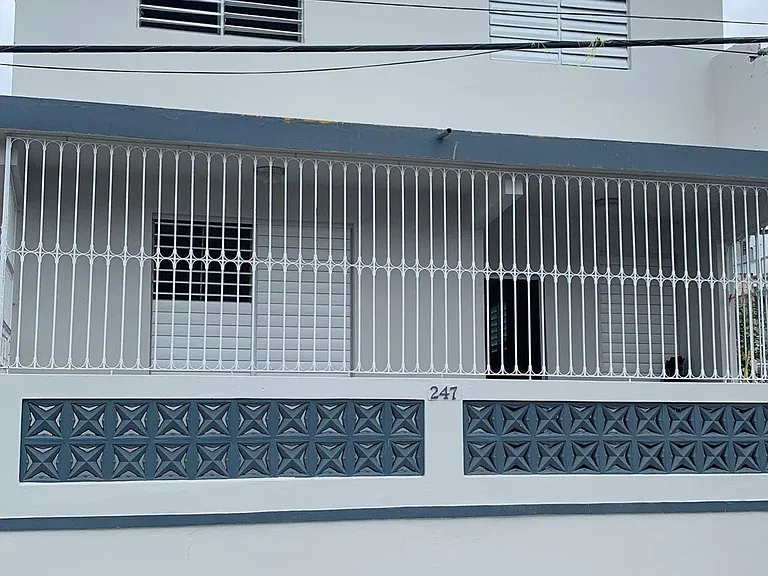 Calle Ruiz Belvis — Photo 1