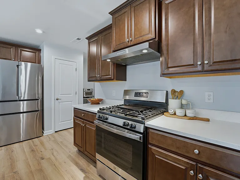 838 Dean Dr — Photo 13