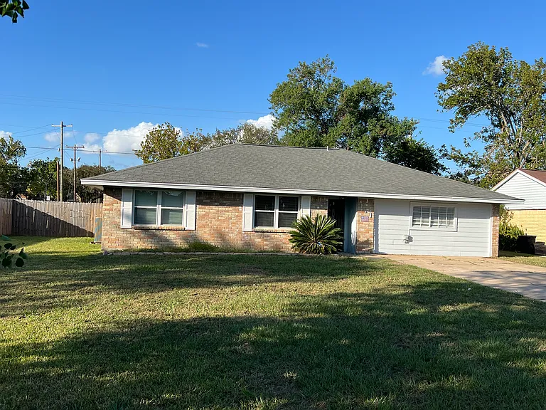 111 Finch Ln — Photo 1