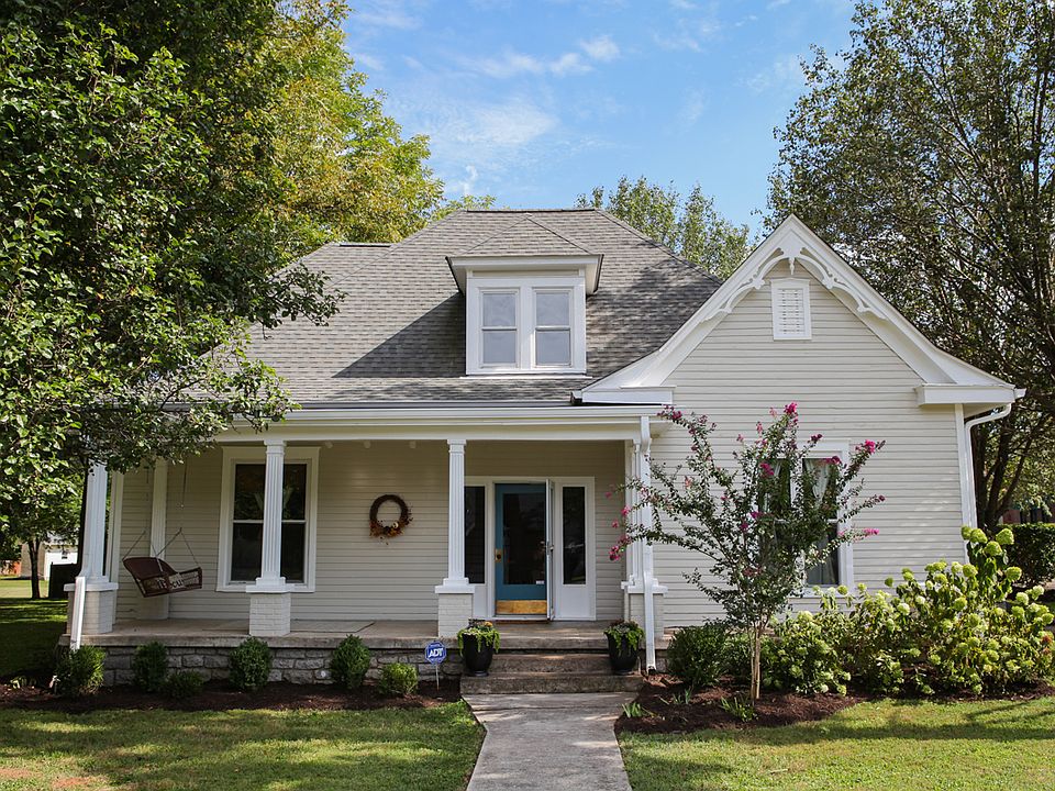 1st image of 207 College St