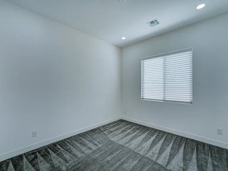 13533 N 146th Ln — Photo 23
