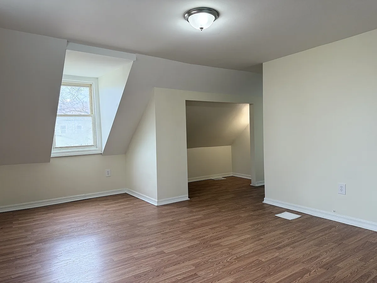Building Photo - 8307 S Buffalo Ave #1