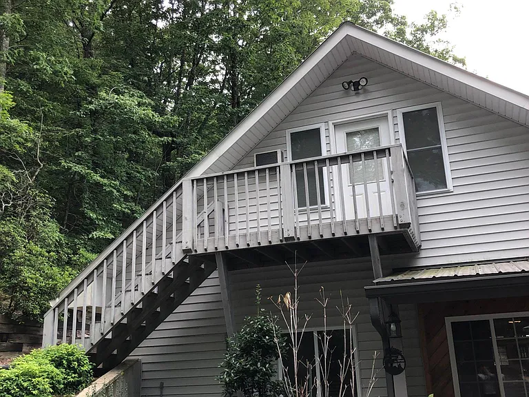 Separate entrance for upstairs