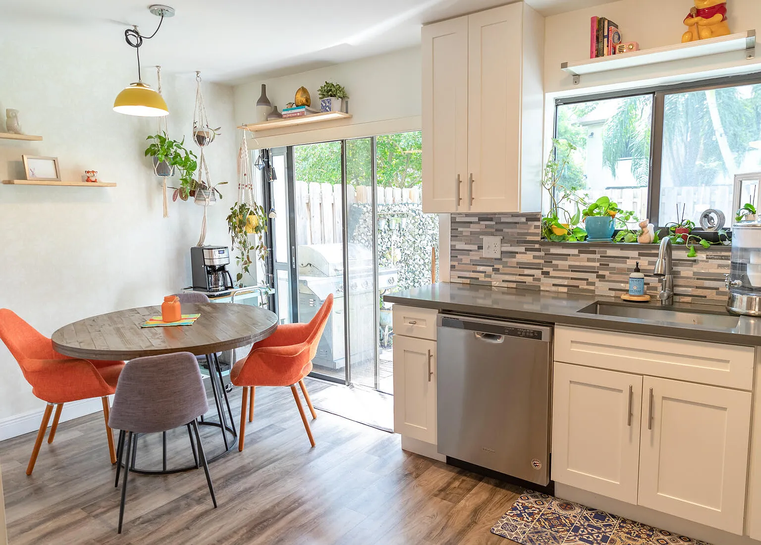 2 bed, 1.5 bath, 888 sqft, $3,000 — Photo 1