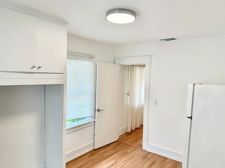 433 Palm Dr — Photo 13