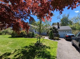 10 Kathleen Ln, Mount Kisco, NY 10549