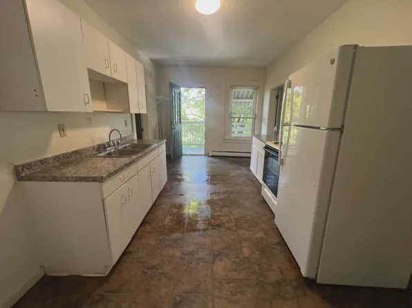 29 Canal St APT 3, Brattleboro, VT 05301