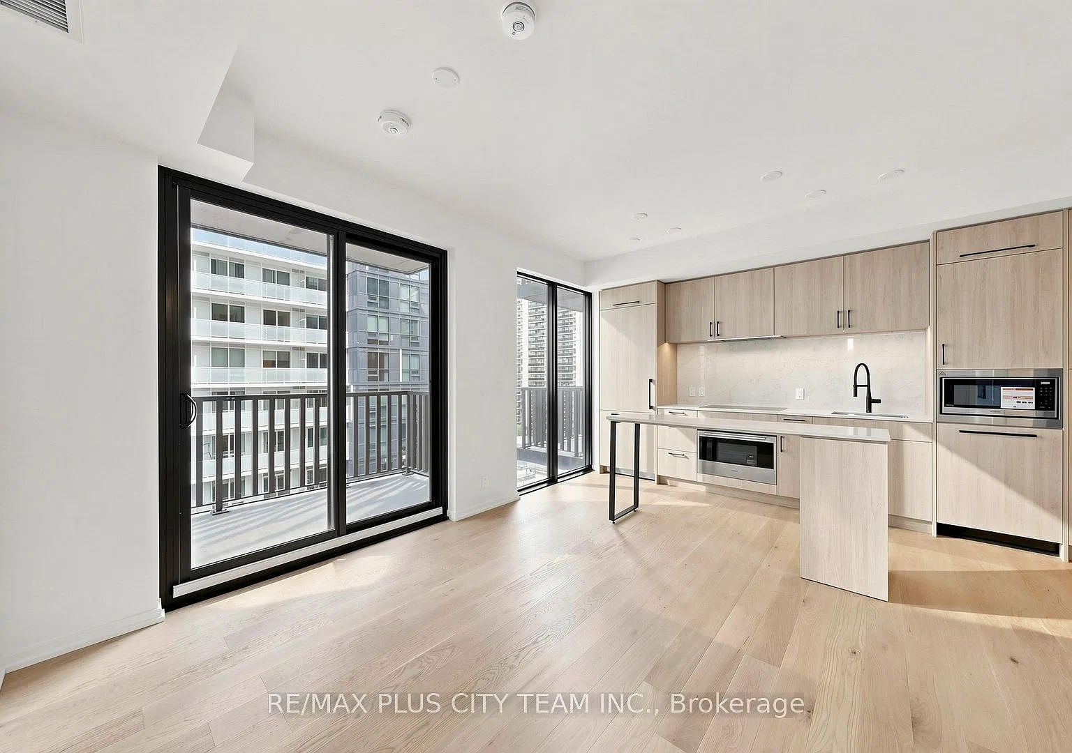 3 bed, $4,350 — Photo 2