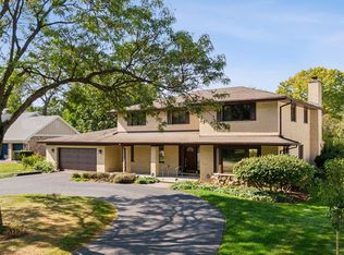 25 Cambridge Dr, Oak Brook, IL 60523
