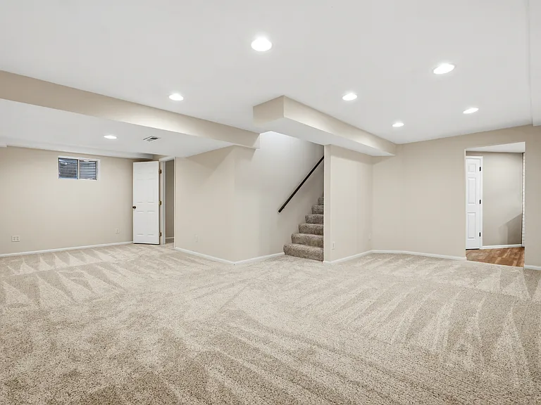 204 Corby Pl — Photo 42