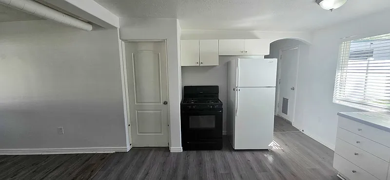 3 bed, 1.0 bath, 1100 sqft, $1,999 — Photo 3