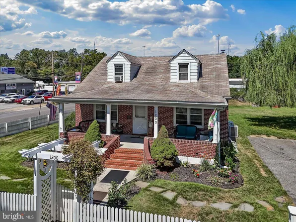 1200 E 13th St, Crum Lynne, PA 19022