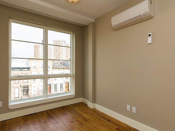 3rd image of 868 Lafayette Ave APT 4A