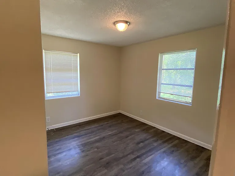 4910 Rhode Island Dr N — Photo 15
