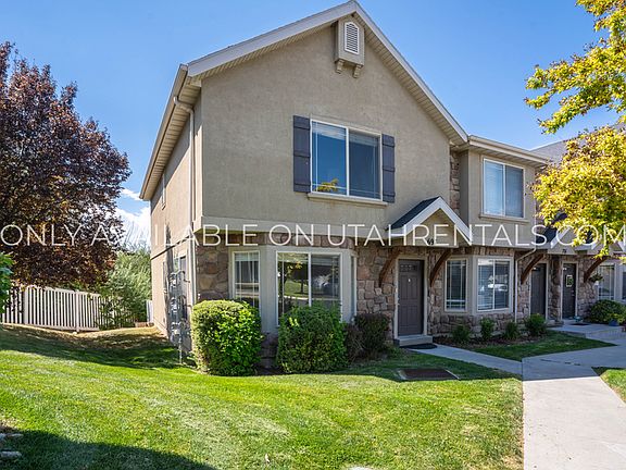 3rd image of 697 N Black Horse Dr