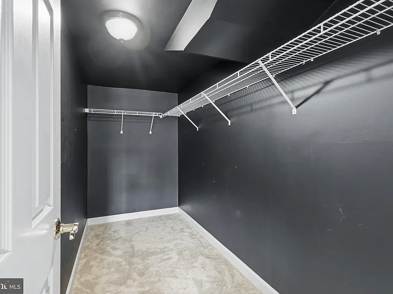 1421 N Van Dorn St #A — Photo 15