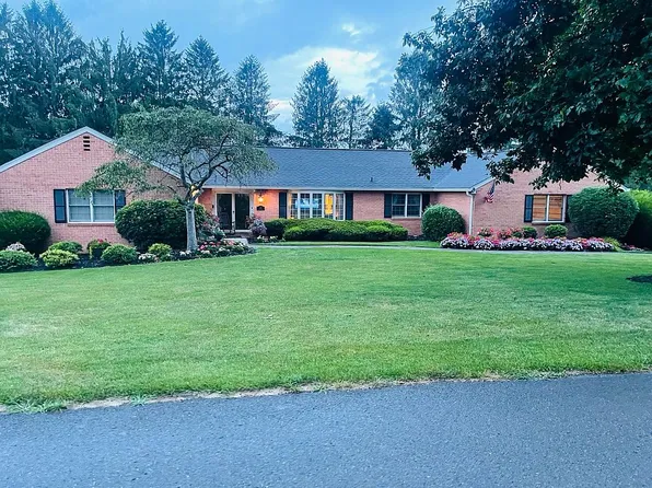 140 Lightner Ave, Lewisburg, WV 24901
