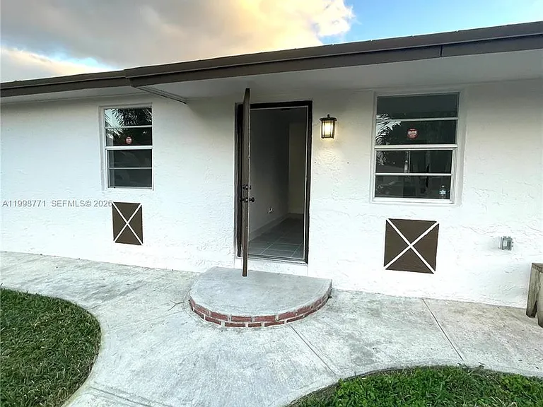 1666 SW 3rd Ct — Photo 8