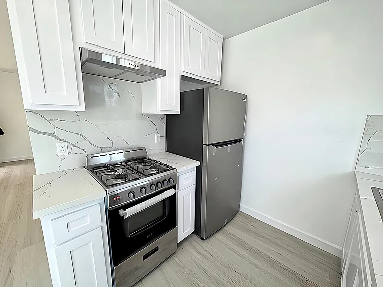 18139 Roscoe Blvd #5 — Photo 7