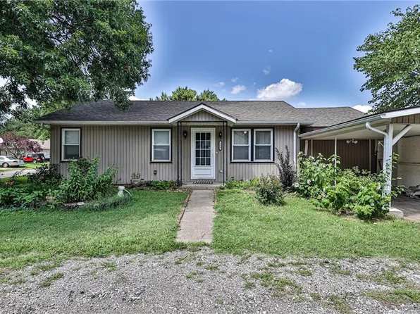 220 Washington St, Buckner, MO 64016