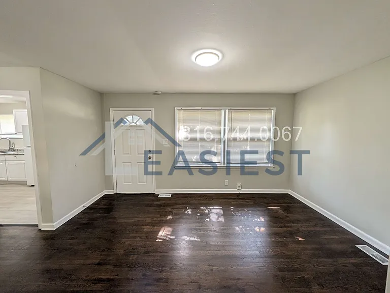 2402 S Claremont Ave — Photo 4