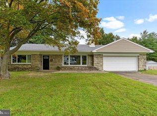 222 Brookthorpe Cir, Broomall, PA 19008