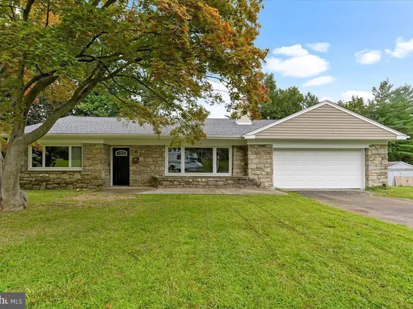 222 Brookthorpe Cir, Broomall, PA 19008