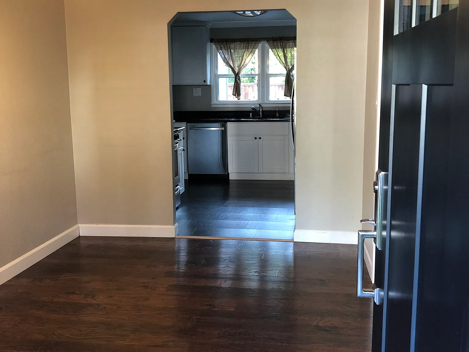 4 bed, 1300 sqft, $3,550 — Photo 2