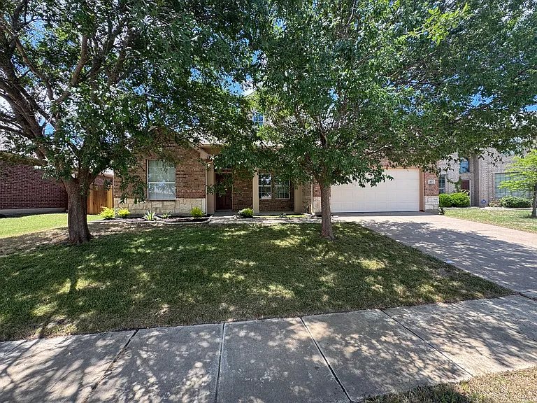 14927 Riverside Dr — Photo 2