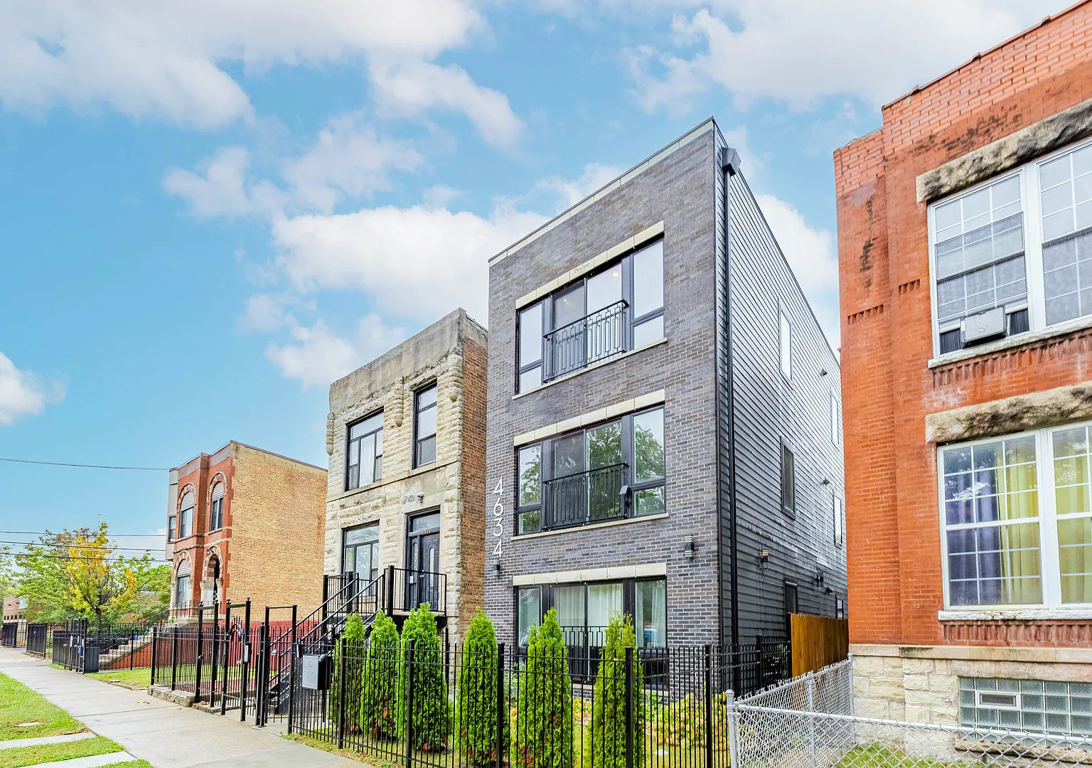 3 bed, 1100 sqft, $2,850 — Photo 1