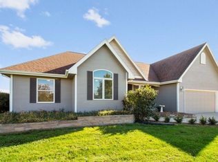 2208 Holliwell Valley Ct, Winterset, IA 50273