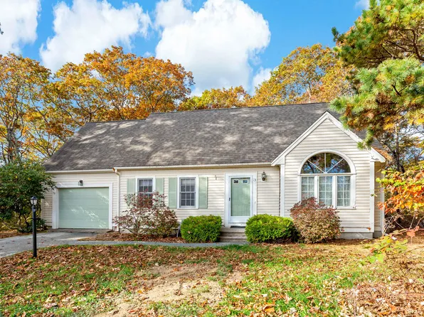 23 Lakeview Drive, Mashpee, MA 02649