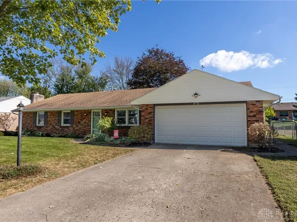 1075 Crestview Dr, Troy, OH 45373
