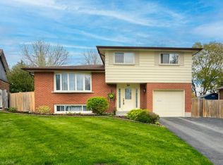 34 Westwood Cres, Kitchener, ON N2M 2L8