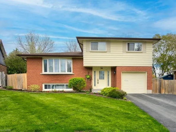 34 Westwood Cres, Kitchener, ON N2M 2L8