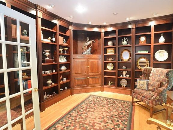 5th image of 869 Greymont Cir