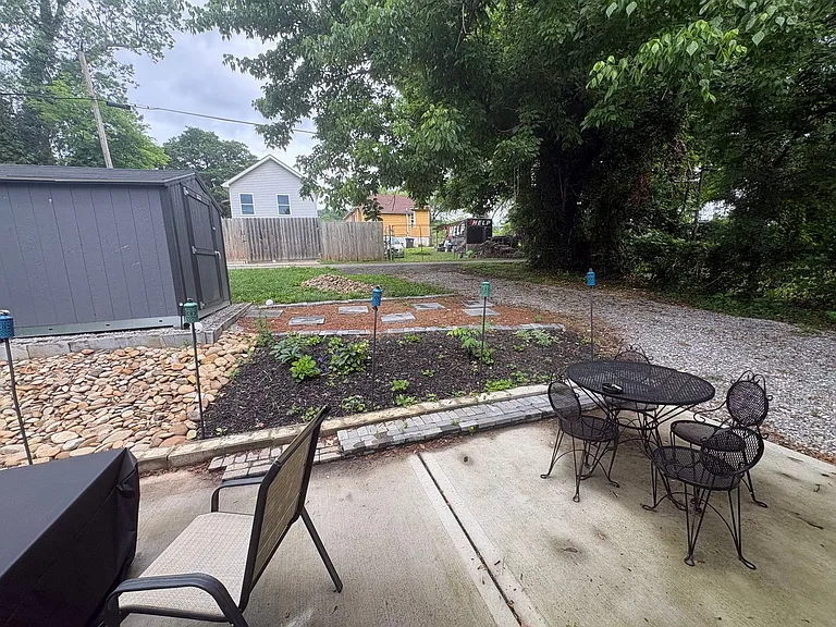 1219 Delaware Ave — Photo 28