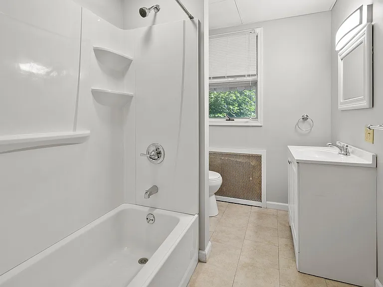 1015 E Gibson St — Photo 8