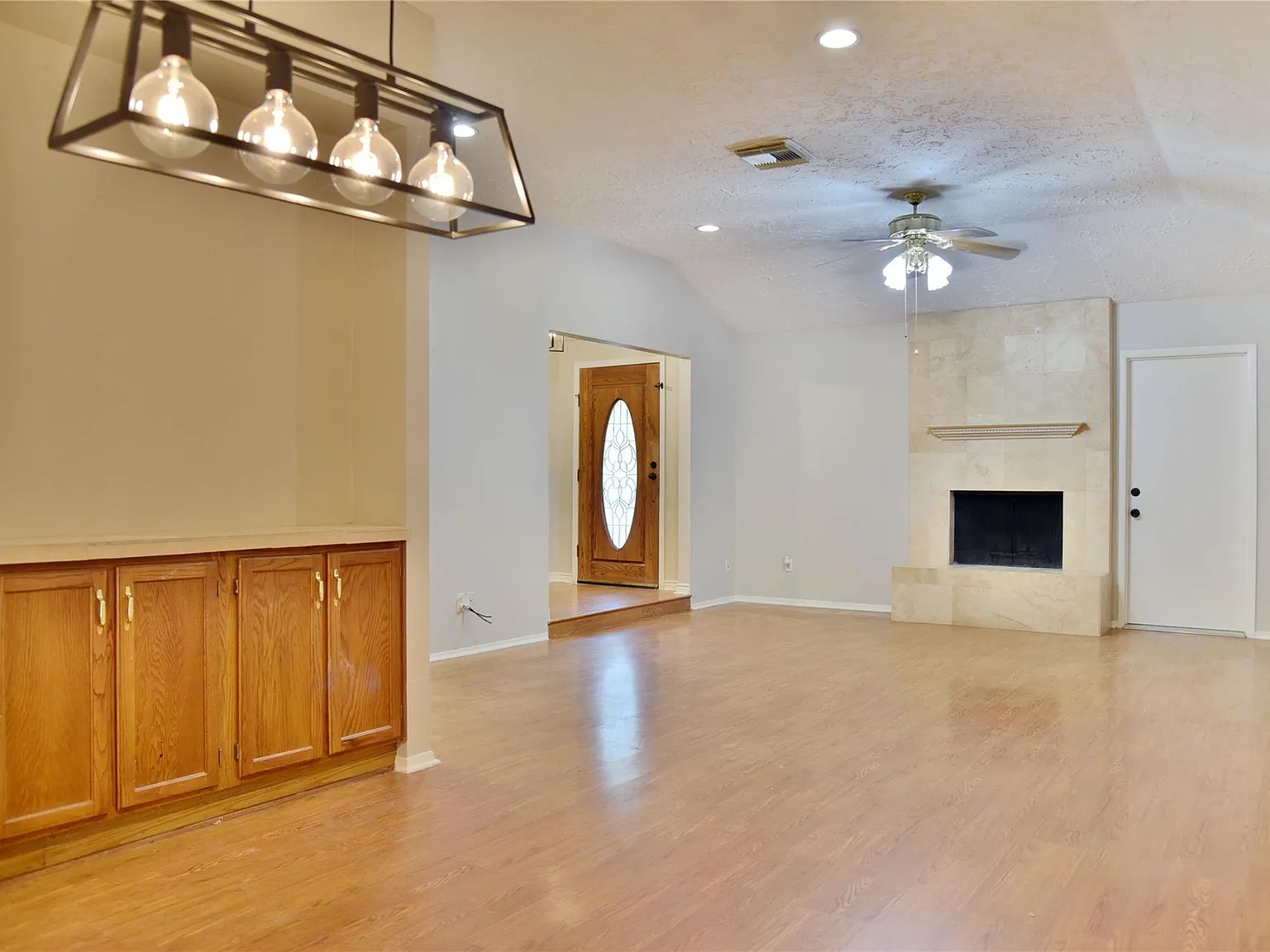 3 bed, 2.0 bath, 1310 sqft, $1,980 — Photo 4