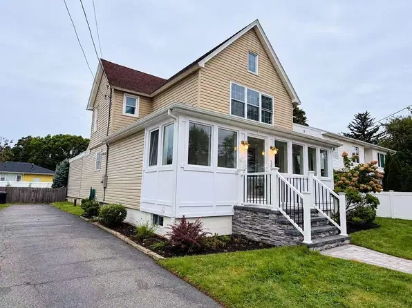349 N 4th St, Lindenhurst, NY 11757