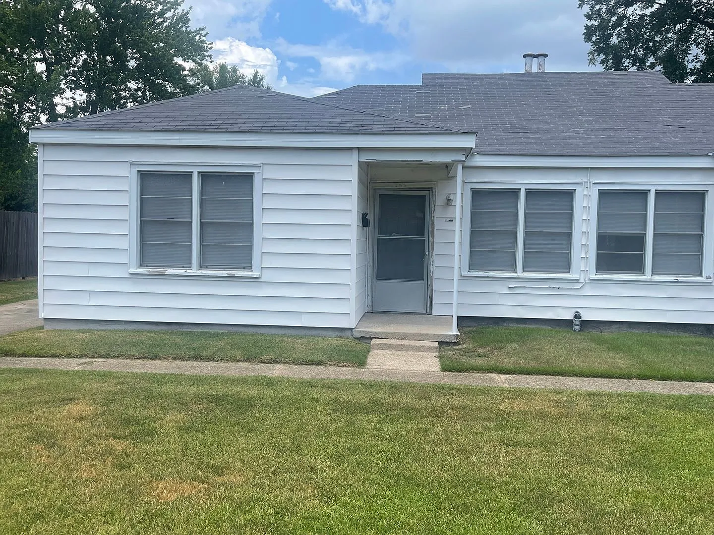Make the call before it's gone! Clean and move in ready! — Photo 2